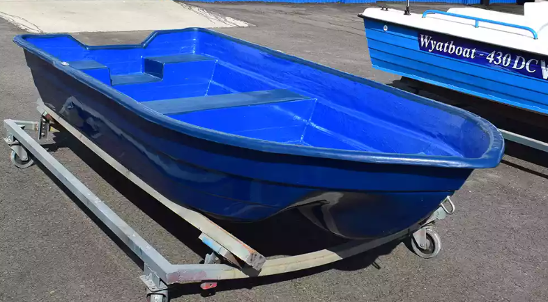 Стеклопластиковая лодка Neman-340 (тримаран) в Невинномысске