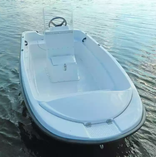 Стеклопластиковая лодка Пингвин с консолью (тримаран) в Невинномысске