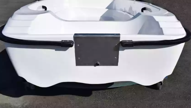 Стеклопластиковая лодка Пингвин (тримаран) в Невинномысске