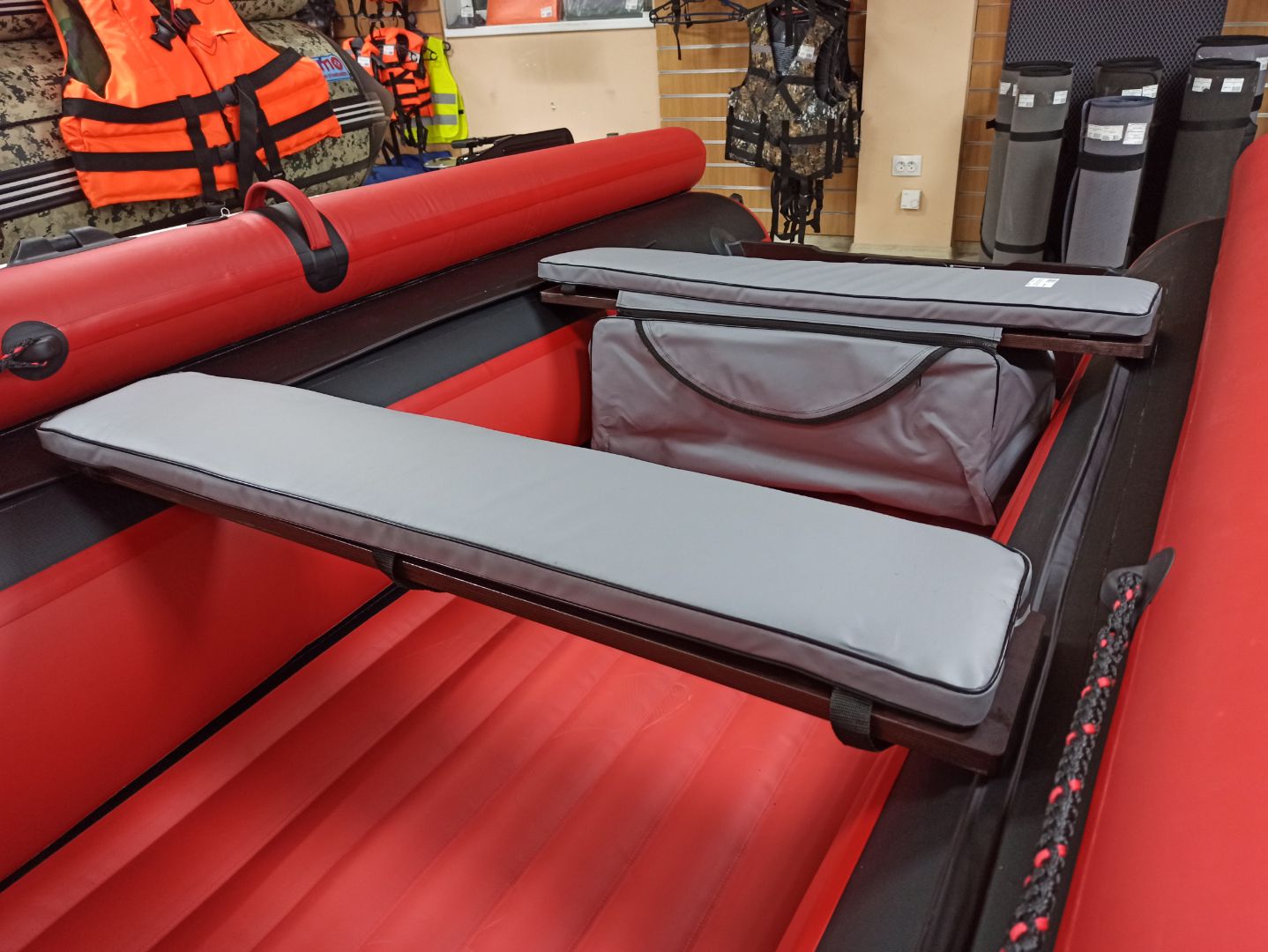 КОМПЛЕКТ МЯГКИХ НАКЛАДОК С СУМКОЙ ДЛЯ ЛОДОК 110Х20 СЕРЫЙ в Невинномысске