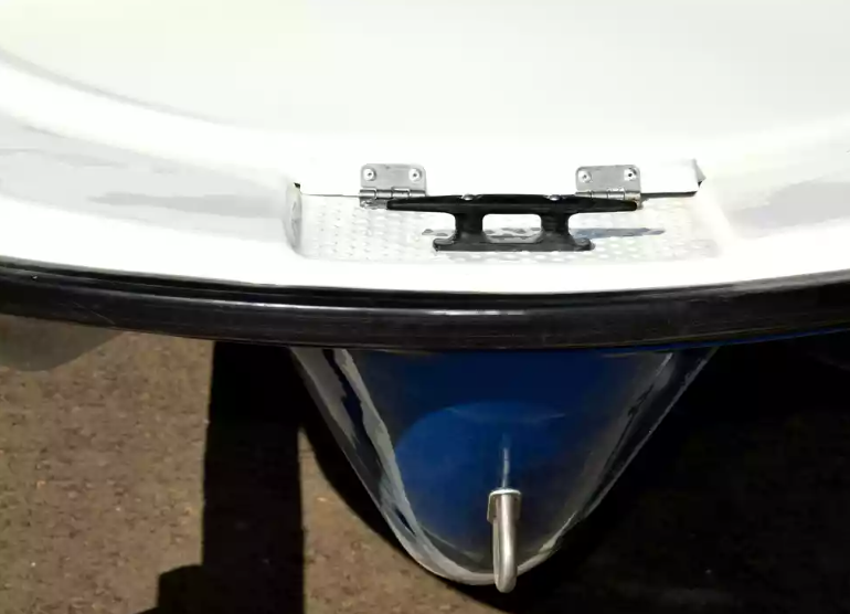 Стеклопластиковая лодка Пингвин с консолью (тримаран) в Невинномысске