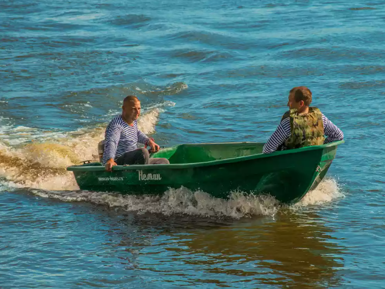 Стеклопластиковая лодка Neman-340 (тримаран) в Невинномысске