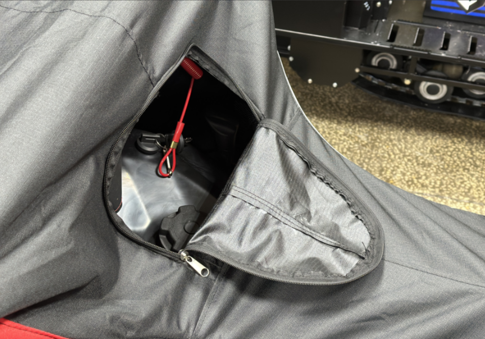 Чехол транспорт. снегохода IKUDZO HUNTER черно-красный Оксфорд ПРЕМИУМ качества с лого IKUDZO в Невинномысске