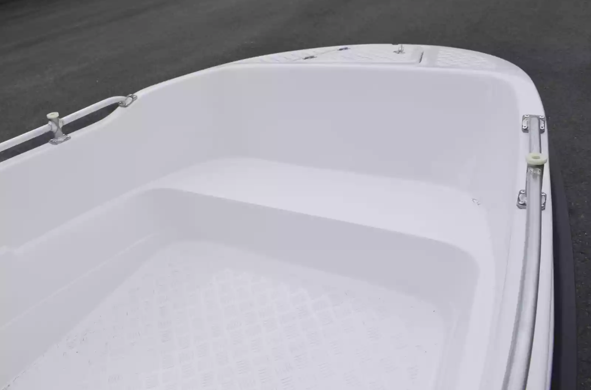 Стеклопластиковая лодка Пингвин New (тримаран) в Невинномысске