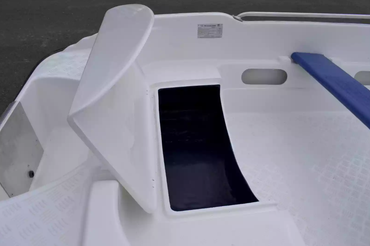 Стеклопластиковая лодка Пингвин New (тримаран) в Невинномысске