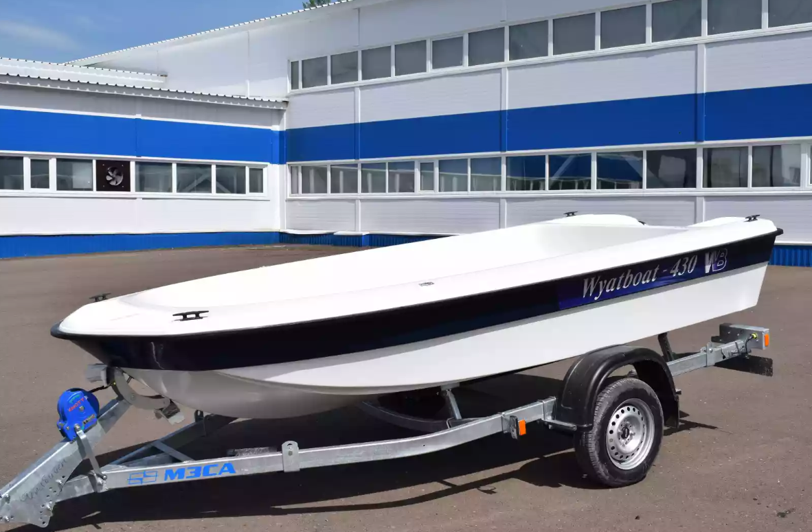 Стеклопластиковая лодка Wyatboat 430 тримаран в Невинномысске