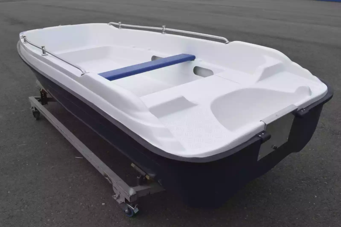 Стеклопластиковая лодка Пингвин New (тримаран) в Невинномысске