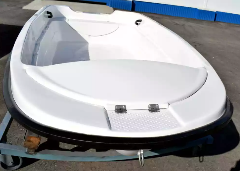 Стеклопластиковая лодка Пингвин (тримаран) в Невинномысске