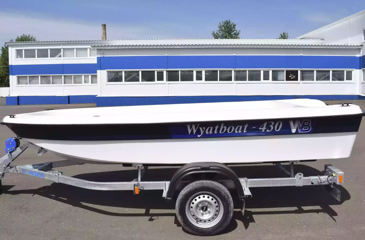 Стеклопластиковая лодка Wyatboat 430 тримаран в Невинномысске