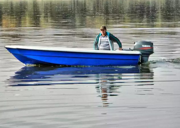 Стеклопластиковая лодка Wyatboat 430 тримаран в Невинномысске