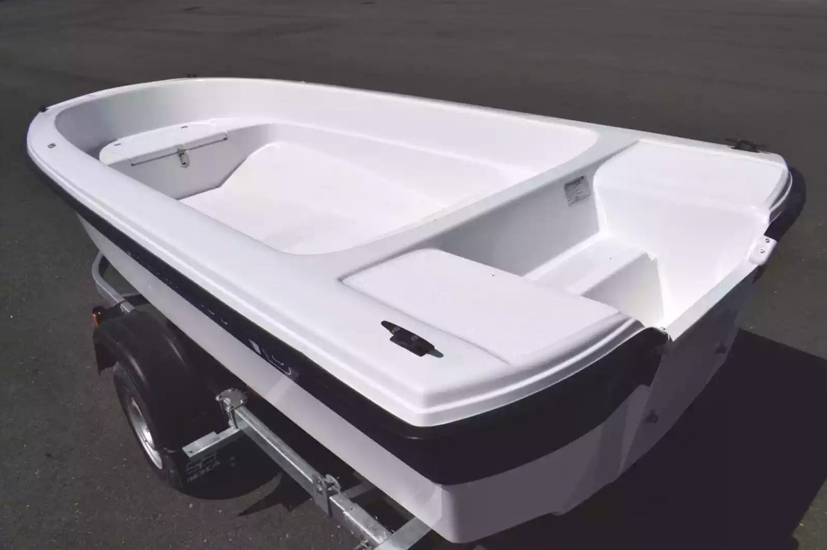 Стеклопластиковая лодка Wyatboat 430 тримаран в Невинномысске