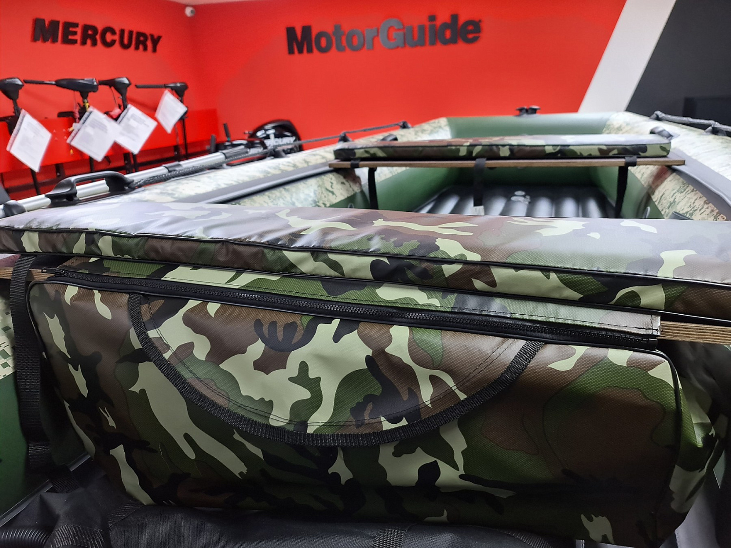 КОМПЛЕКТ МЯГКИХ НАКЛАДОК С СУМКОЙ ДЛЯ ЛОДОК 80Х20 КАМУФЛЯЖ в Невинномысске